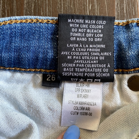 Hudson distressed jeans with raw edge at ankles size 26. - Picture 8 of 12